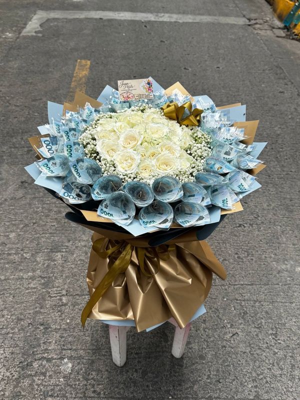 Blue money bouquet