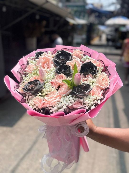 Pink and black rose bouquet with tulips