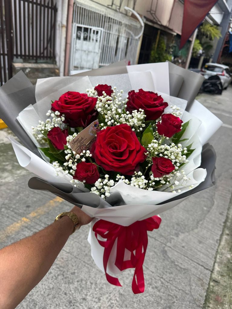 Ecuadorian and China rose bouquet