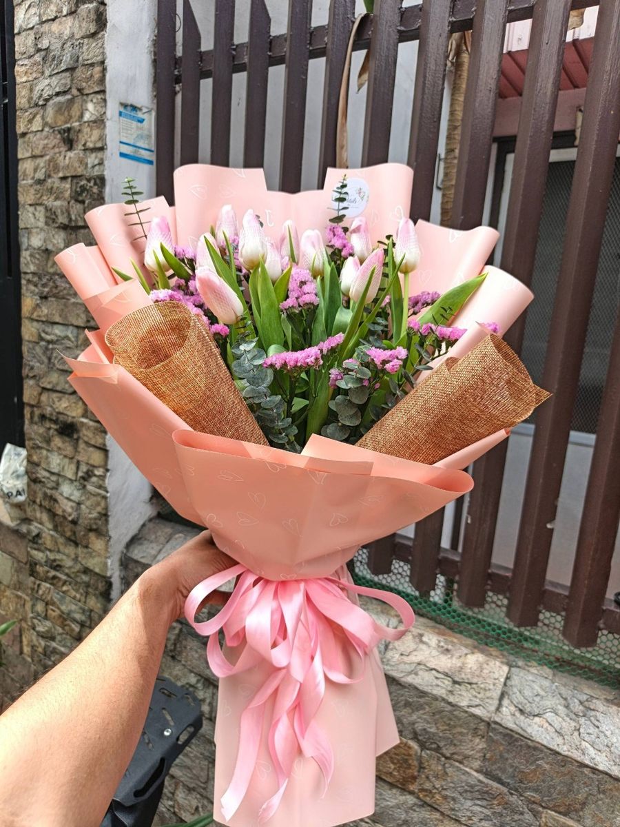 Yellow tulip bouquet