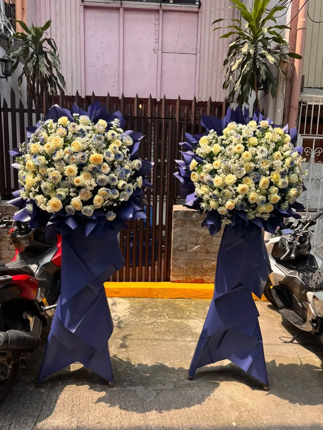 Standing floral arrangement by Juan Petals PH