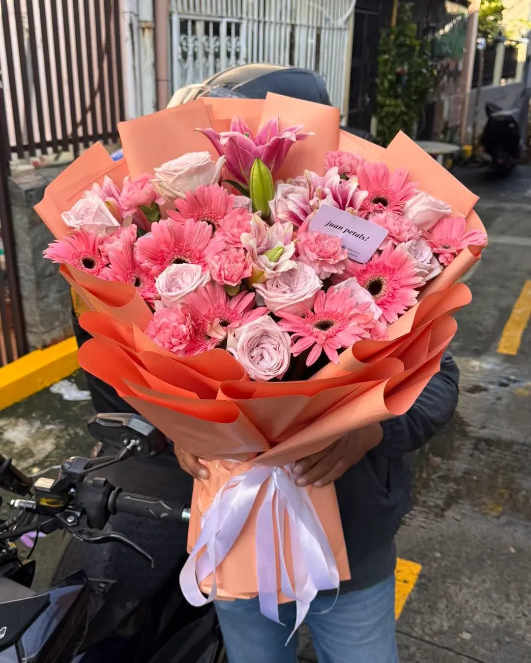 Peach & pink bouquet