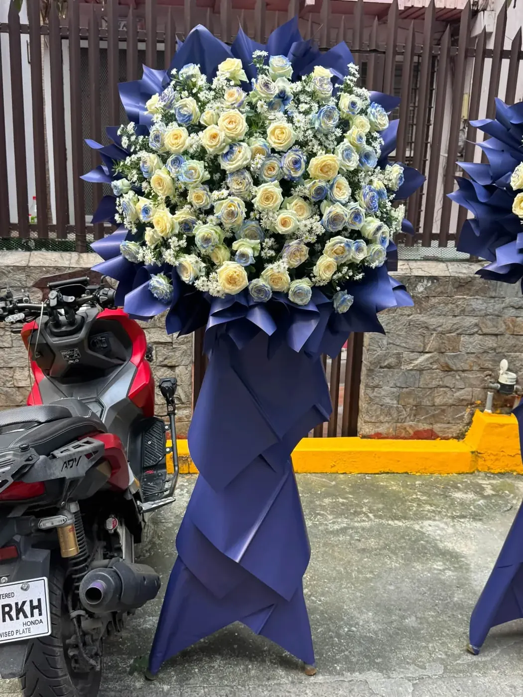 Standing floral arrangement by Juan Petals PH